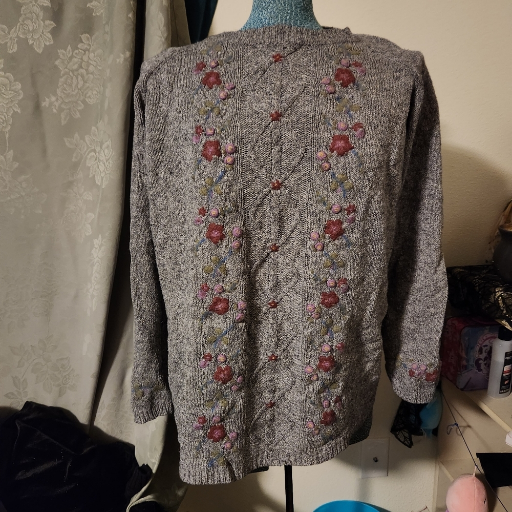 Knitted swear gray